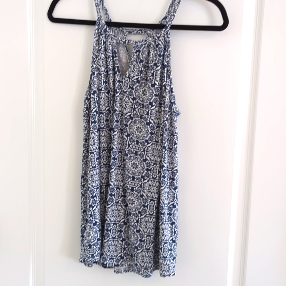 Blue and white tank
